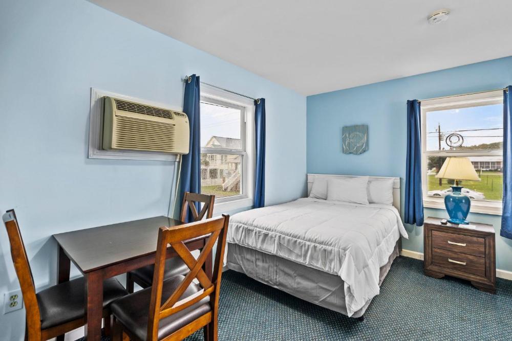 Standard Queen Room interior